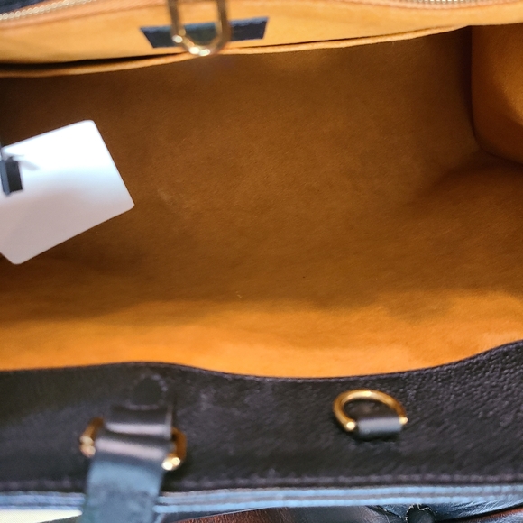 Louis Vuitton Giant On The Go MM (Price shown & tag attached from the Real Real) - Picture 4 of 10